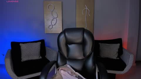 Snapshot of bellastorm1 chatting on June 4, 11:27 am B E L L A online show from June 4, 11:27 am