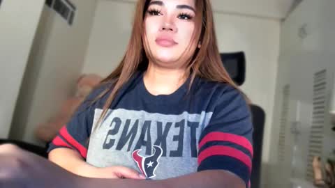 BELLA JONES online show from February 7, 8:51 am