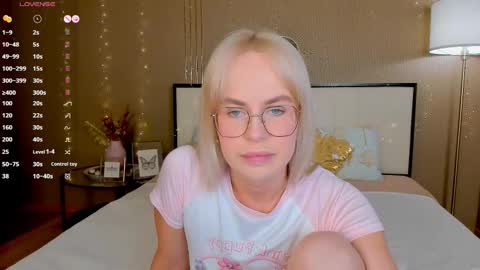 Snapshot of bellatip chatting on February 19, 1:01 am Bella online show from February 19, 1:01 am