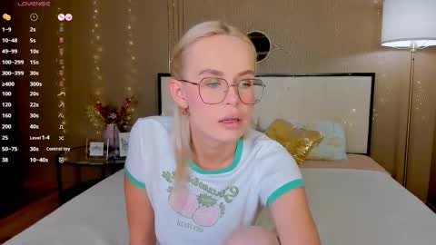 Snapshot of bellatip chatting on February 26, 1:04 am Bella online show from February 26, 1:04 am