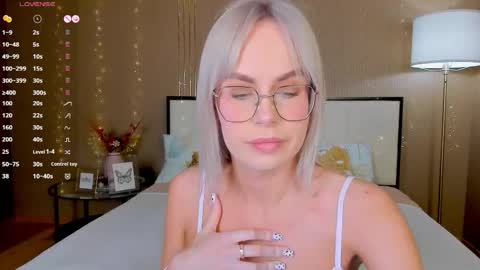 Snapshot of bellatip chatting on March 7, 1:13 am Bella online show from March 7, 1:13 am