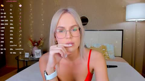 Snapshot of bellatip chatting on March 8, 2:04 am Bella online show from March 8, 2:04 am