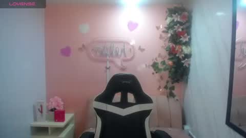 Snapshot of bellatrix_ch chatting on July 5, 12:56 pm Bella online show from July 5, 12:56 pm