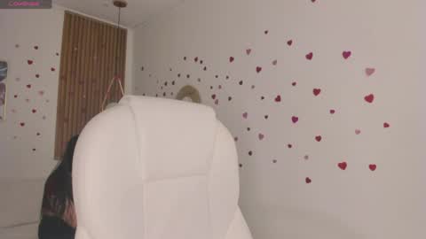 Snapshot of bellawoods_ chatting on April 16, 1:34 pm laukyubey online show from April 16, 1:34 pm