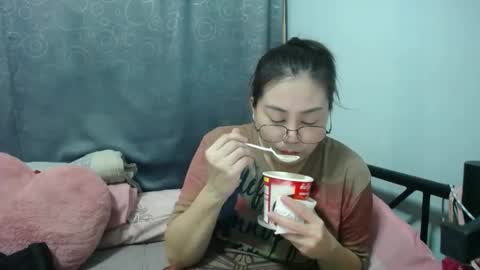 Snapshot of bellbabe chatting on March 17, 9:12 am Bella online show from March 17, 9:12 am