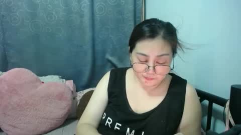 Snapshot of bellbabe chatting on March 21, 8:19 am Bella online show from March 21, 8:19 am