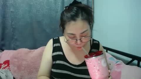 Snapshot of bellbabe chatting on March 22, 7:34 am Bella online show from March 22, 7:34 am