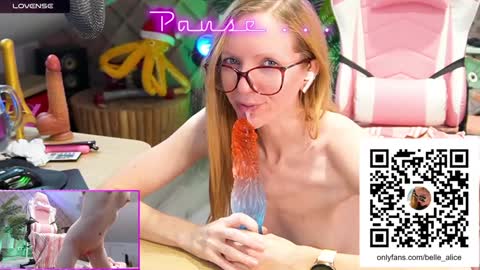 Snapshot of belle_alice chatting on December 4, 10:24 am Alice online show from December 4, 10:24 am