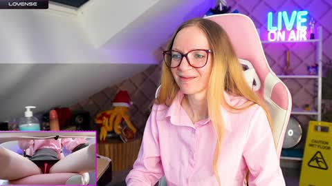 Snapshot of belle_alice chatting on December 6, 7:54 am Alice online show from December 6, 7:54 am