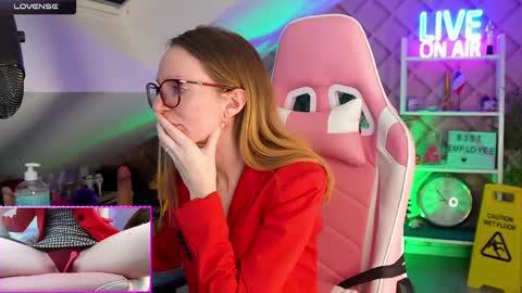 Snapshot of belle_alice chatting on February 18, 1:55 pm Alice online show from February 18, 1:55 pm