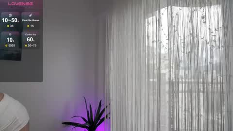 Snapshot of belle_blondy chatting on June 5, 10:21 am belle_blondy online show from June 5, 10:21 am