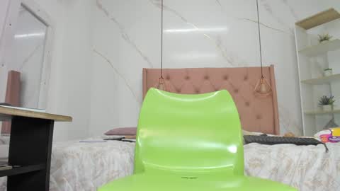 Snapshot of belle_brunette chatting on December 31, 7:31 am belle online show from December 31, 7:31 am