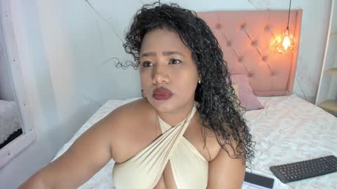 Snapshot of belle_brunette chatting on January 11, 10:40 pm belle online show from January 11, 10:40 pm