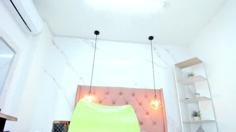 Snapshot of belle_brunette chatting on January 19, 3:39 am belle online show from January 19, 3:39 am