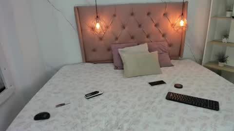 Snapshot of belle_brunette chatting on March 5, 9:37 pm belle online show from March 5, 9:37 pm