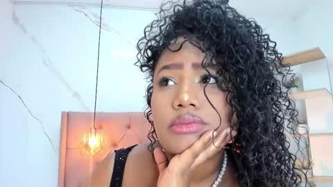 Snapshot of belle_brunette chatting on September 16, 10:22 pm belle online show from September 16, 10:22 pm