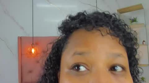 Snapshot of belle_brunette chatting on February 12, 11:27 am belle online show from February 12, 11:27 am