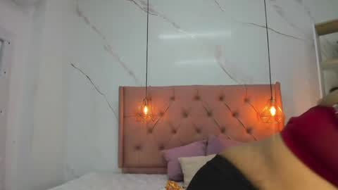 Snapshot of belle_brunette chatting on March 27, 11:43 am belle online show from March 27, 11:43 am