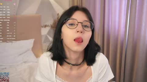 Snapshot of belle_phine chatting on March 30, 6:03 am Bea online show from March 30, 6:03 am