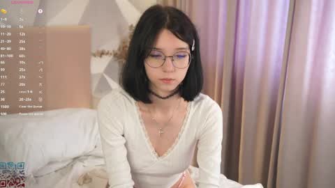 Snapshot of belle_phine chatting on April 1, 6:36 am Bea online show from April 1, 6:36 am