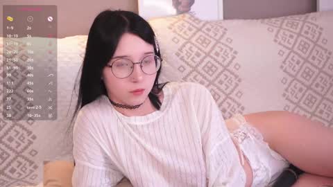 Snapshot of belle_phine chatting on April 25, 1:41 pm Bea online show from April 25, 1:41 pm