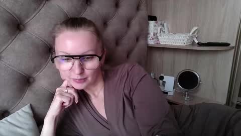 Snapshot of belleamiee chatting on September 15, 10:37 am Amelia online show from September 15, 10:37 am