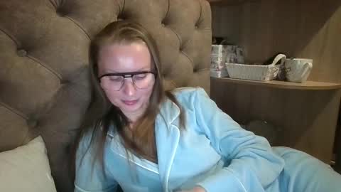 Amelia online show from October 16, 5:14 pm