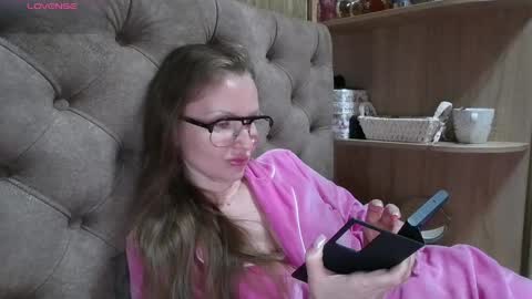 Amelia online show from April 7, 5:24 pm