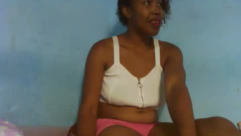 Snapshot of bellemiahxx chatting on February 26, 8:15 am bellemiahXx online show from February 26, 8:15 am