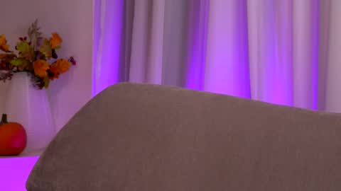 Snapshot of belleskye chatting on December 4, 5:17 am Belle online show from December 4, 5:17 am