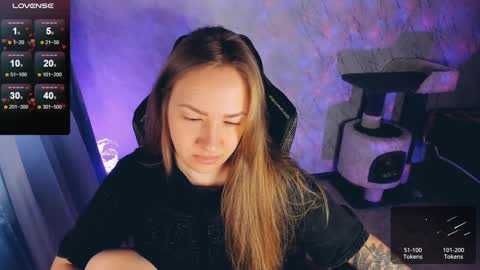 Your Annabelle Wolf  online show from December 9, 12:40 pm