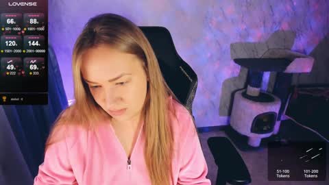 Your Annabelle Wolf  online show from December 11, 1:49 pm