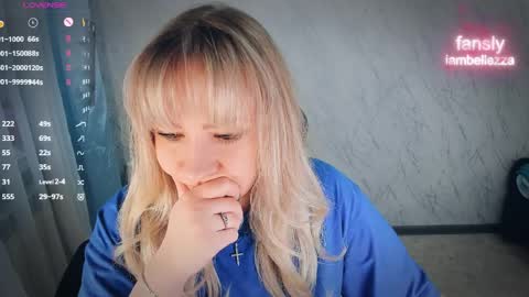 Snapshot of bellezza_ chatting on April 2, 4:59 pm Your Annabelle Wolf online show from April 2, 4:59 pm