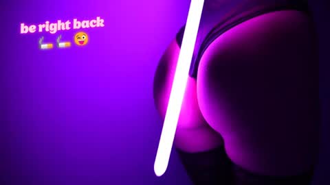 Snapshot of bellezza_ chatting on April 19, 3:00 pm Your Annabelle Wolf online show from April 19, 3:00 pm