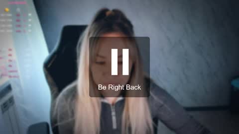 Snapshot of bellezza_ chatting on May 16, 1:21 pm Your Annabelle Wolf online show from May 16, 1:21 pm