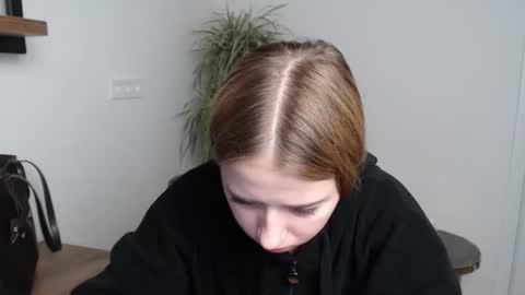 Snapshot of bellochka_ chatting on December 5, 10:02 am bellochka_ online show from December 5, 10:02 am