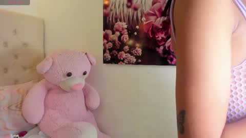 Snapshot of bellota_hil chatting on June 14, 2:24 am Bellota Hil online show from June 14, 2:24 am