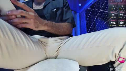 Snapshot of ben_blaze chatting on October 19, 5:19 am BEN online show from October 19, 5:19 am