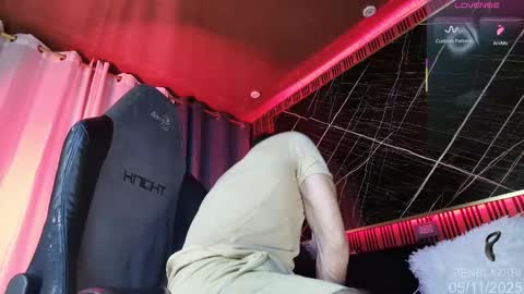 Snapshot of ben_blaze chatting on November 5, 6:02 am BEN online show from November 5, 6:02 am