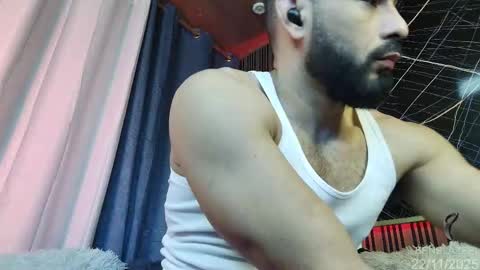 Snapshot of ben_blaze chatting on November 22, 8:35 am BEN online show from November 22, 8:35 am