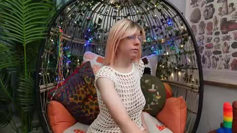 Snapshot of bendingofwillow chatting on September 24, 11:13 am Willow online show from September 24, 11:13 am