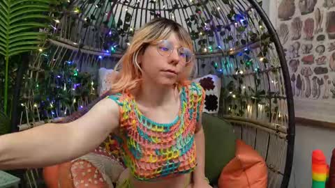 Snapshot of bendingofwillow chatting on October 6, 12:02 pm Willow online show from October 6, 12:02 pm