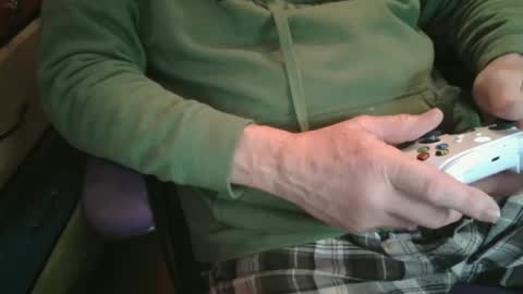 Snapshot of bendrinkin chatting on March 25, 1:44 am bendrinkin online show from March 25, 1:44 am