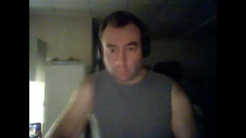 Snapshot of bengi1984 chatting on December 30, 2:20 am Robert 1984 online show from December 30, 2:20 am