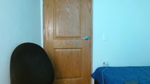 benjamin_isaac online show from February 24, 12:37 pm