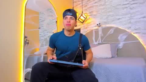 BENJAMIN online show from October 25, 12:02 pm