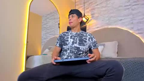 BENJAMIN online show from November 6, 11:33 am