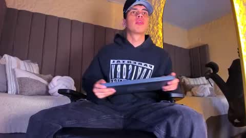 BENJAMIN online show from December 19, 3:02 am