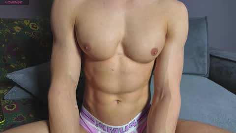 Snapshot of benjaminbond chatting on November 18, 11:25 am benjaminkarl02 online show from November 18, 11:25 am