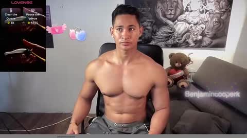 Snapshot of benjamincooperk1 chatting on October 26, 7:53 pm benjamincooperk online show from October 26, 7:53 pm